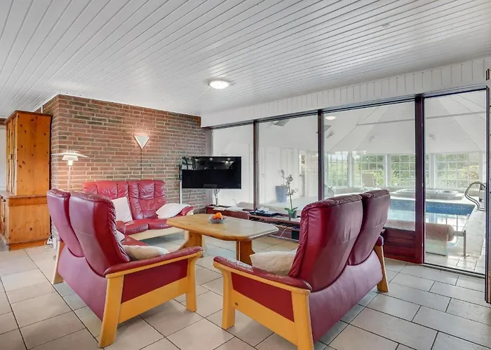 Holiday home Stunning In With Kitchen *