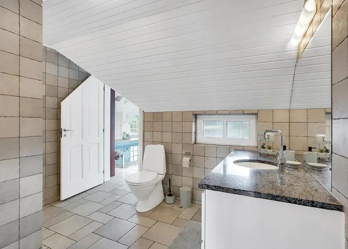 Stunning In With Kitchen * Romo